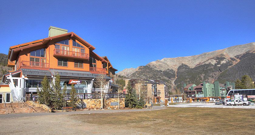 Fantastic access to the slopes and close proximity to the chairlifts. - image_1